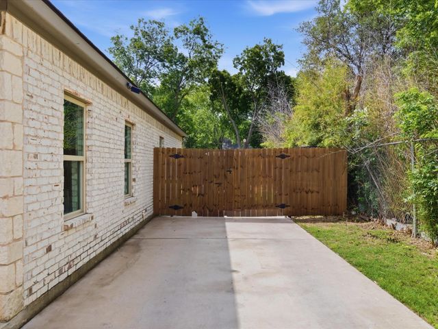 5608 King Court, Fort Worth, TX 76112