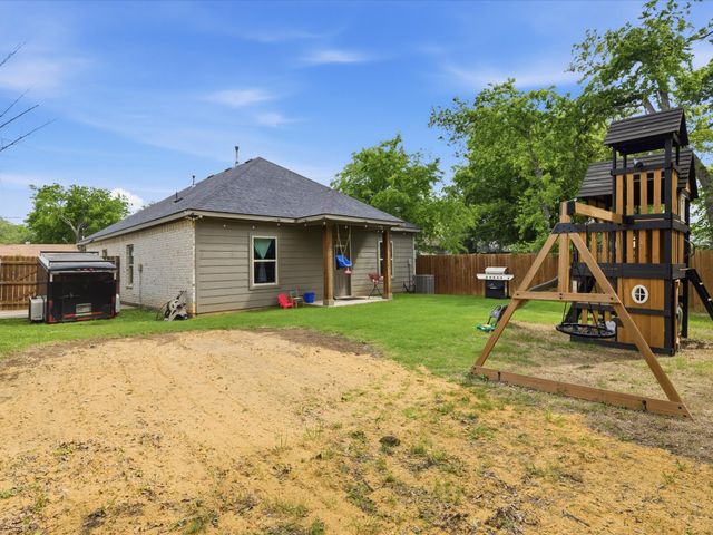 5608 King Court, Fort Worth, TX 76112