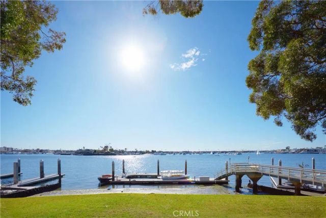 20 Harbor Island, Newport Beach, CA 92660