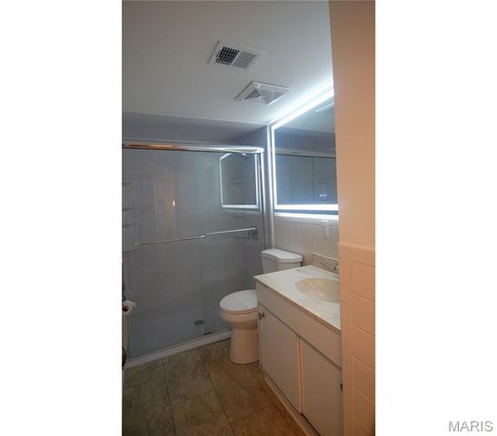 10174 Sakura Drive, St Louis, MO 63128