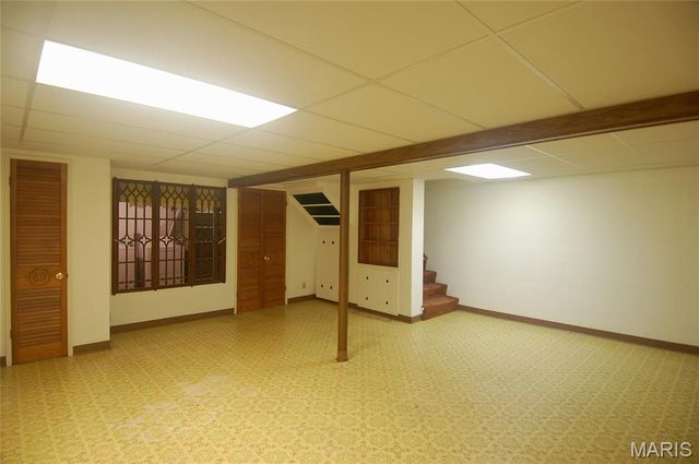 10174 Sakura Drive, St Louis, MO 63128