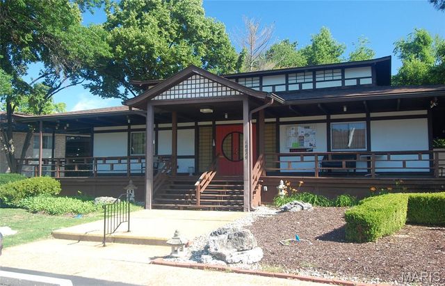 10174 Sakura Drive, St Louis, MO 63128