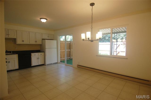 10174 Sakura Drive, St Louis, MO 63128