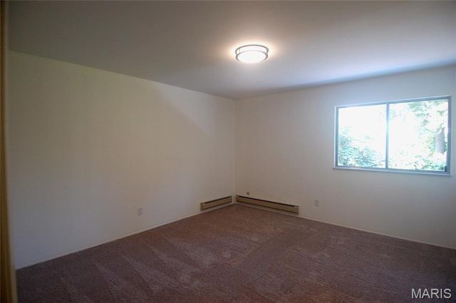 10174 Sakura Drive, St Louis, MO 63128