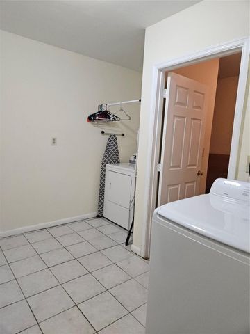 191 NE 212th Terrace, Miami, FL 33179