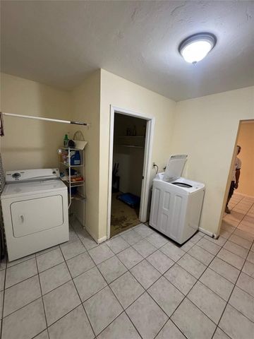 191 NE 212th Terrace, Miami, FL 33179