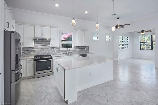 9395 Greyhawk TRL, Naples, FL 34120