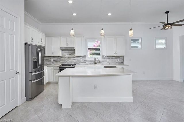 9395 Greyhawk TRL, Naples, FL 34120