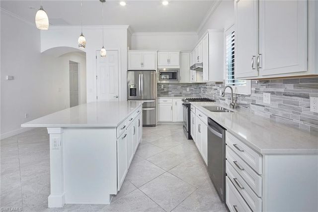 9395 Greyhawk TRL, Naples, FL 34120