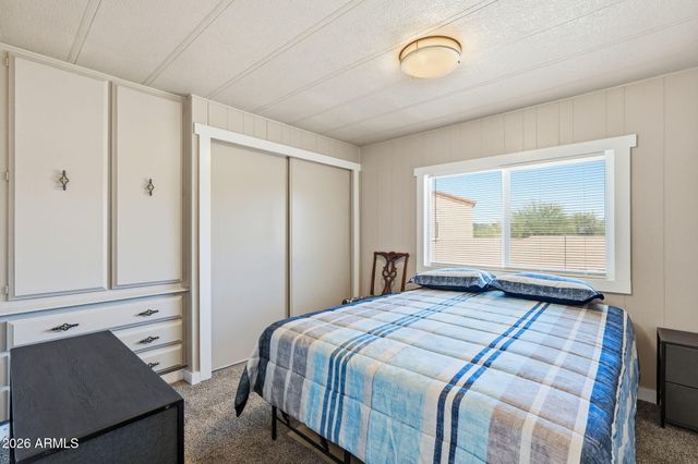 24 W CIRCLE MOUNTAIN Road, New River, AZ 85087