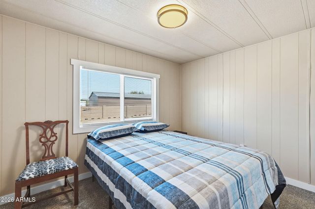 24 W CIRCLE MOUNTAIN Road, New River, AZ 85087