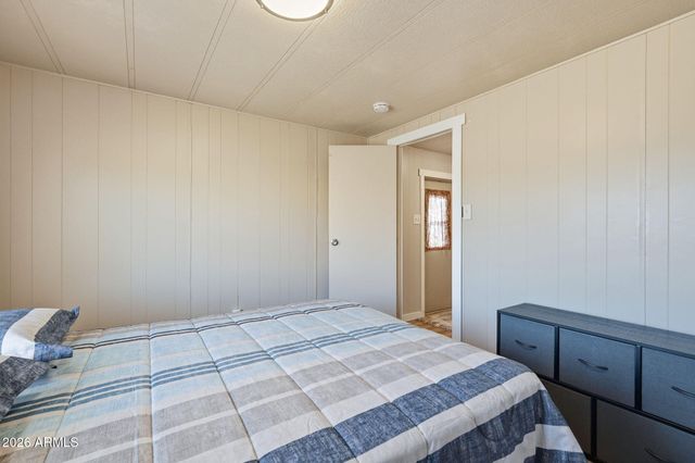 24 W CIRCLE MOUNTAIN Road, New River, AZ 85087