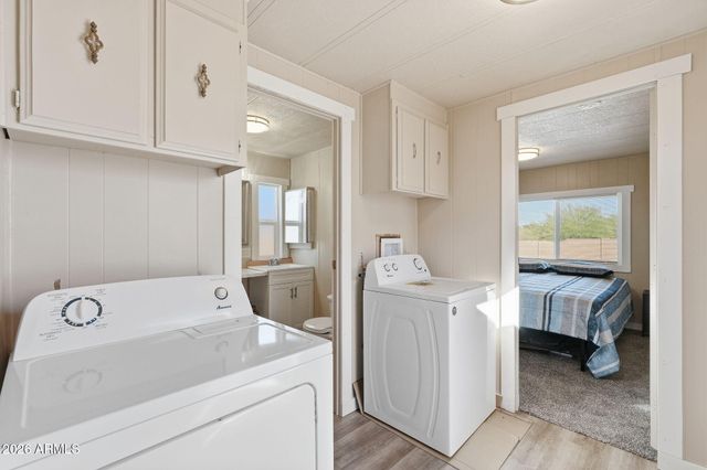 24 W CIRCLE MOUNTAIN Road, New River, AZ 85087