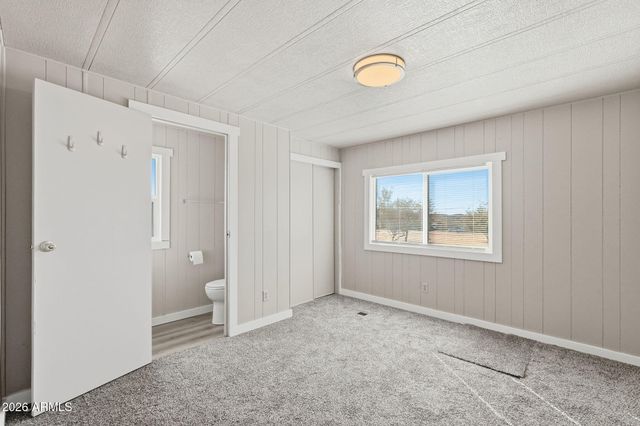 24 W CIRCLE MOUNTAIN Road, New River, AZ 85087