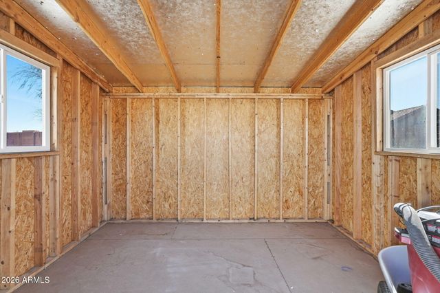 24 W CIRCLE MOUNTAIN Road, New River, AZ 85087