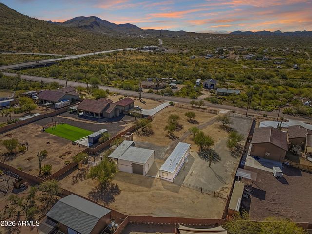 24 W CIRCLE MOUNTAIN Road, New River, AZ 85087