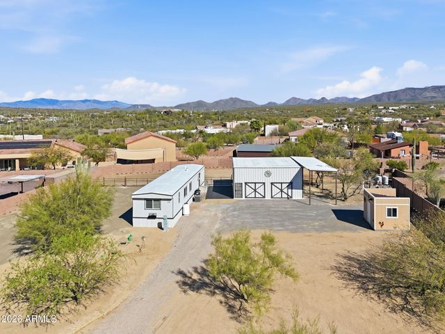 24 W CIRCLE MOUNTAIN Road, New River, AZ 85087