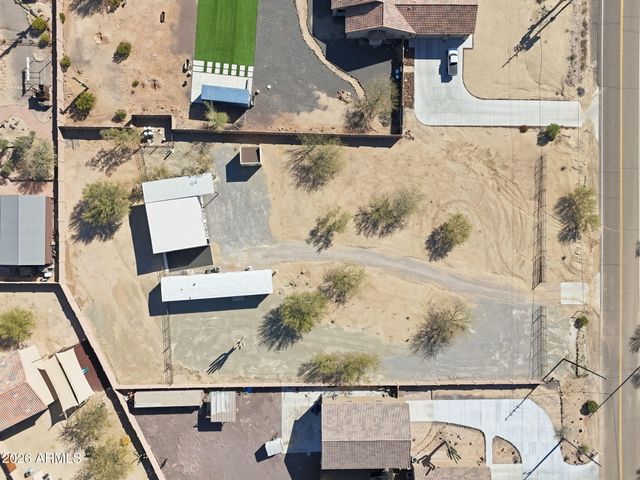 24 W CIRCLE MOUNTAIN Road, New River, AZ 85087