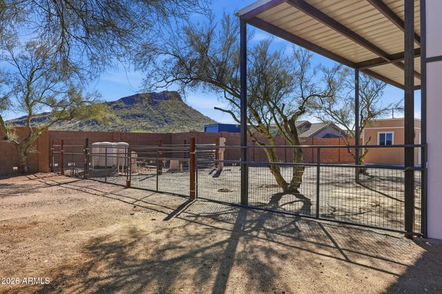 24 W CIRCLE MOUNTAIN Road, New River, AZ 85087