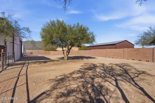 24 W CIRCLE MOUNTAIN Road, New River, AZ 85087