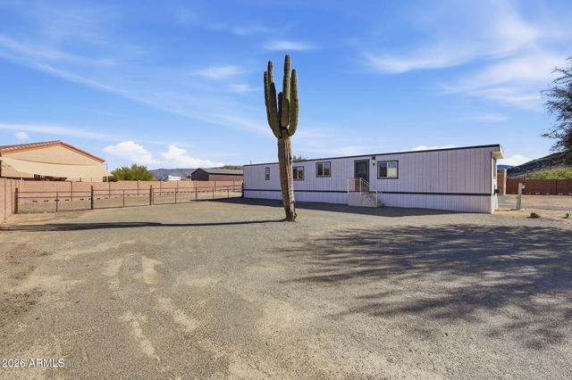 24 W CIRCLE MOUNTAIN Road, New River, AZ 85087