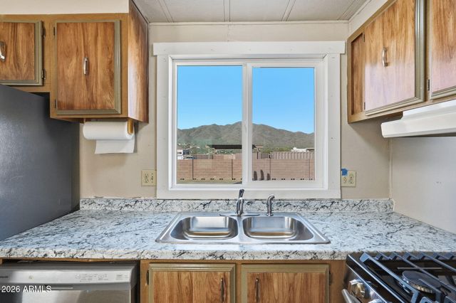 24 W CIRCLE MOUNTAIN Road, New River, AZ 85087