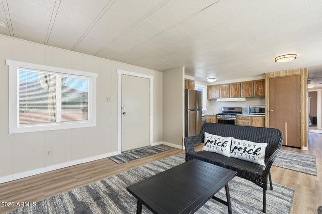 24 W CIRCLE MOUNTAIN Road, New River, AZ 85087