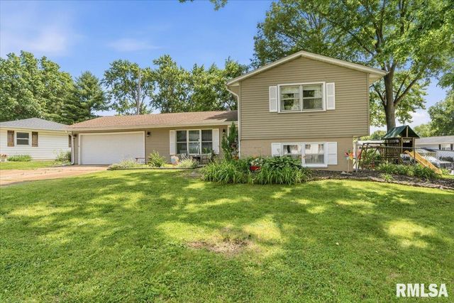 2 LARIAT Drive, Springfield, IL 62702