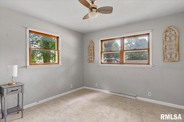 2 LARIAT Drive, Springfield, IL 62702