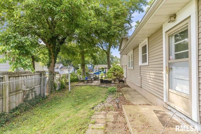 2 LARIAT Drive, Springfield, IL 62702