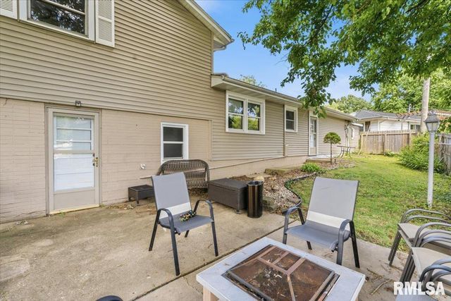 2 LARIAT Drive, Springfield, IL 62702