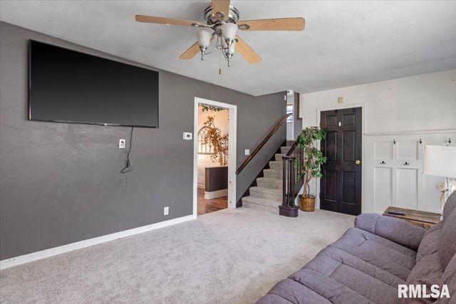 2 LARIAT Drive, Springfield, IL 62702