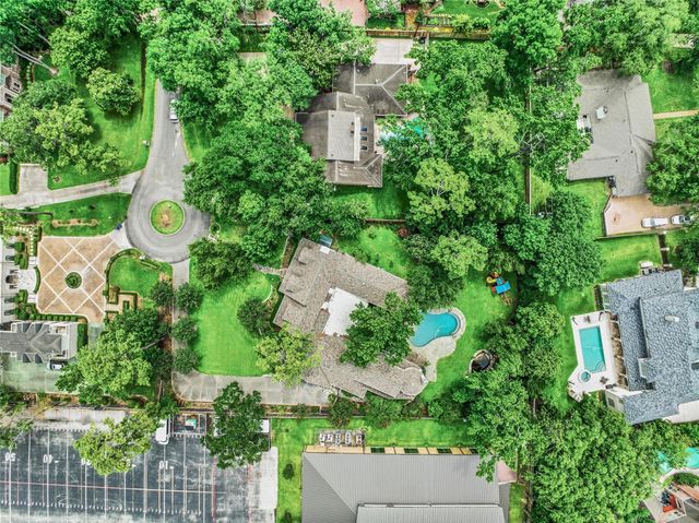 13 Robinwood Lane, Houston, TX 77024