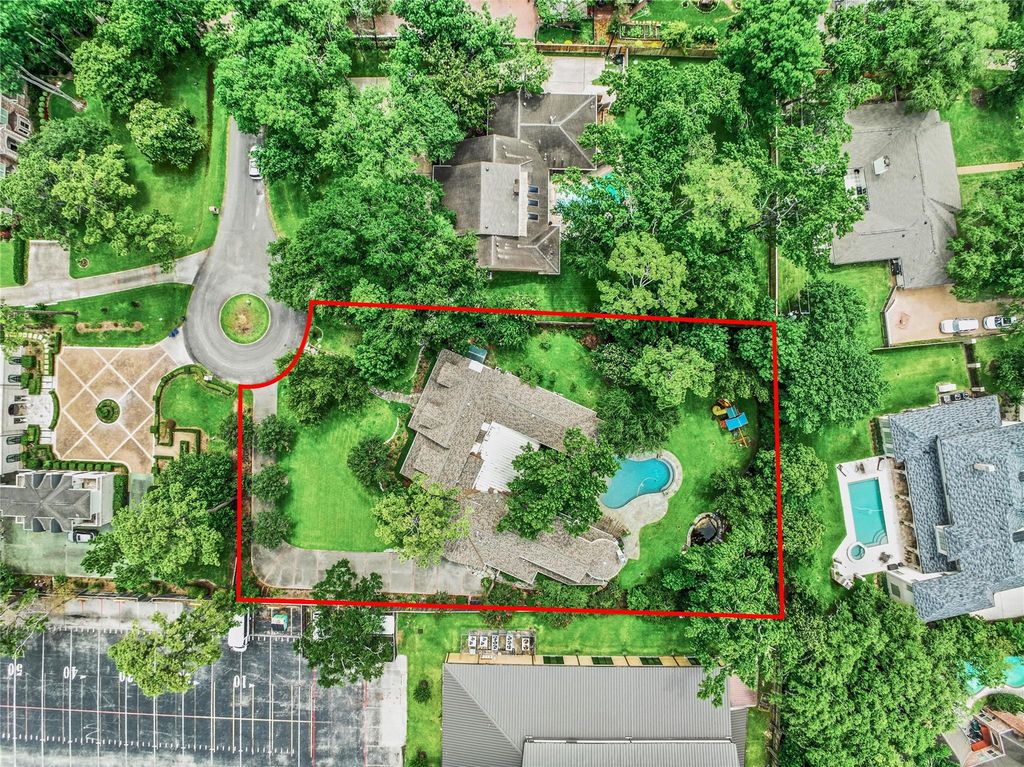 13 Robinwood Lane, Houston, TX 77024