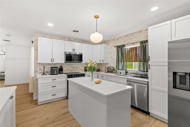 2004 VIRGINIA DRIVE, Bradenton, FL 34205