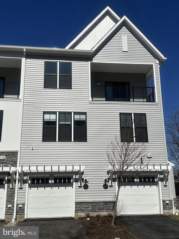 18208 DONATELLO DR, Princeton, NJ 08540