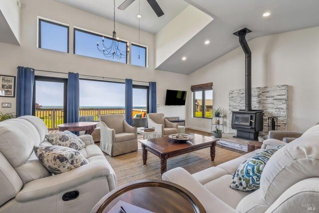 19251 Monterey Ave, Fort Bragg, CA 95437