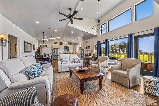 19251 Monterey Ave, Fort Bragg, CA 95437