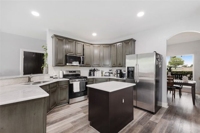 9122 Woodlake Drive, Rowlett, TX 75088