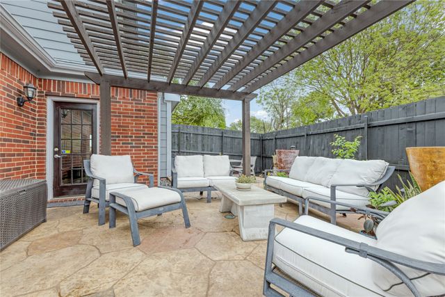 9122 Woodlake Drive, Rowlett, TX 75088