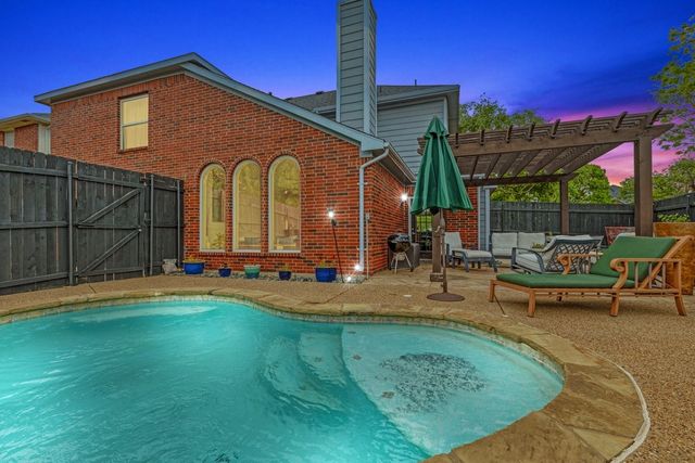 9122 Woodlake Drive, Rowlett, TX 75088