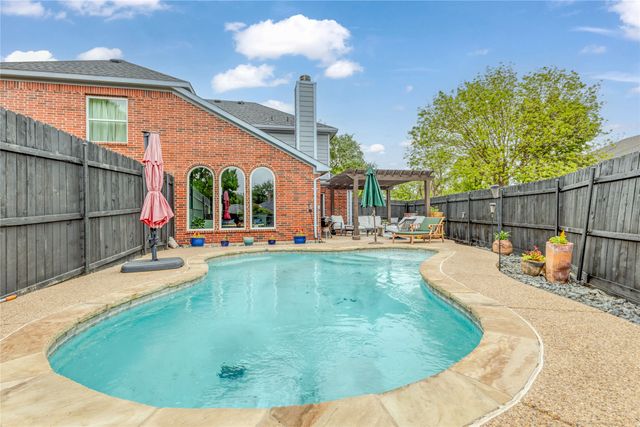 9122 Woodlake Drive, Rowlett, TX 75088