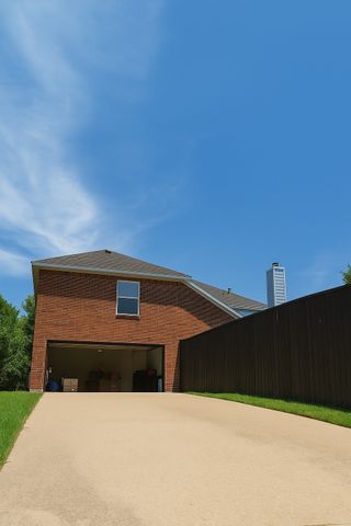 9122 Woodlake Drive, Rowlett, TX 75088