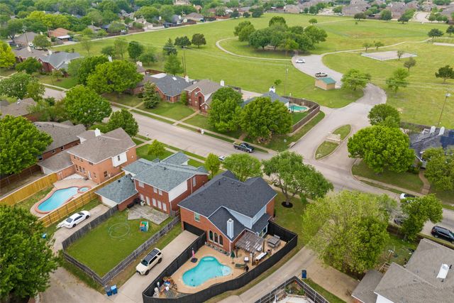 9122 Woodlake Drive, Rowlett, TX 75088