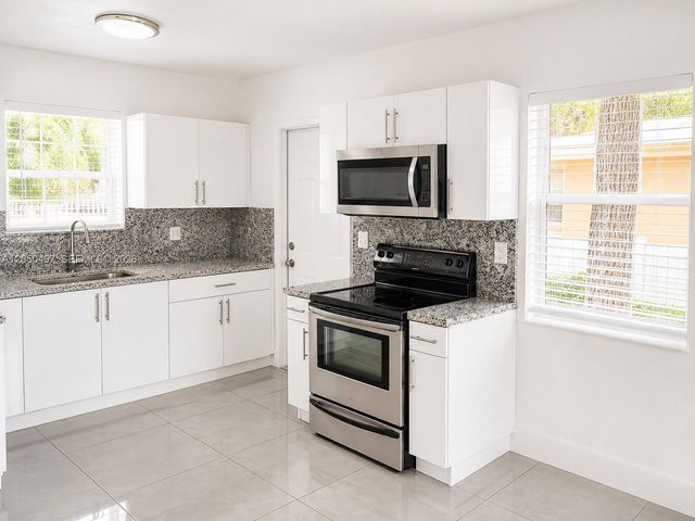 1114 NW 59th St, Miami, FL 33127