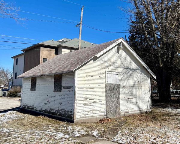 930 W 14TH Street, Davenport, IA 52804