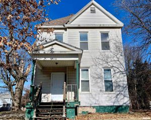 930 W 14TH Street, Davenport, IA 52804