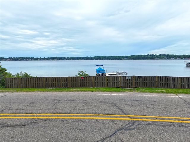 54891 Indian Lake Road, Dowagiac, MI 49047