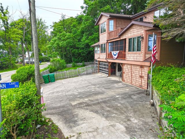 54891 Indian Lake Road, Dowagiac, MI 49047