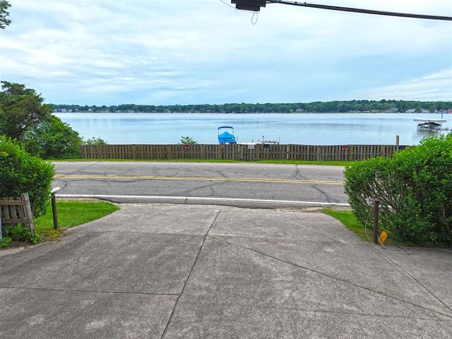 54891 Indian Lake Road, Dowagiac, MI 49047